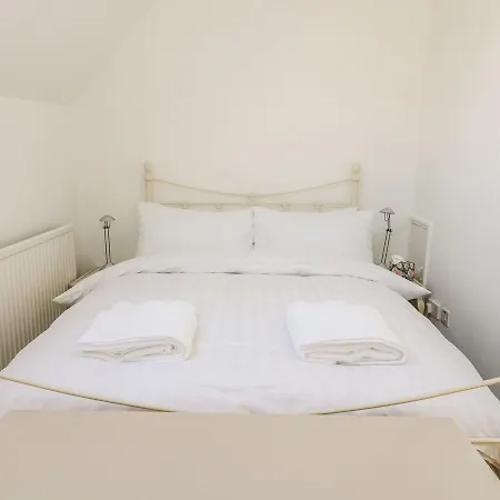 בית נופש May Cottage, York *