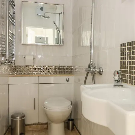 בית נופש May Cottage, York *